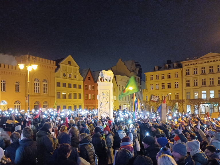 Demonstation bei Nacht Schweriner Markt 